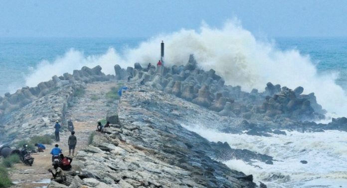 മുതലപ്പൊഴിയിൽ വീണ്ടും വള്ളം മറിഞ്ഞ് അപകടം ; അഞ്ചുതെങ്ങ് സ്വദേശി മരിച്ചു മുതലപ്പൊഴിയിൽ വീണ്ടും വള്ളം മറിഞ്ഞ് അപകടം ; അഞ്ചുതെങ്ങ് സ്വദേശി മരിച്ചു