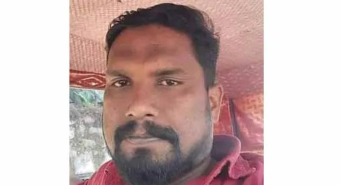 അടൂരില് ഡ്രൈവറുടെ മൃതദേഹം ഓട്ടോറിക്ഷയ്ക്കുള്ളില് കണ്ടെത്തി അടൂരില് ഡ്രൈവറുടെ മൃതദേഹം ഓട്ടോറിക്ഷയ്ക്കുള്ളില് കണ്ടെത്തി