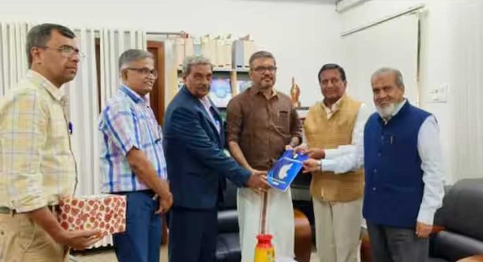 കേരളത്തിലെ തദ്ദേശ സ്വയം ഭരണ സ്ഥാപനങ്ങളെക്കുറിച്ച് പഠിക്കാനെത്തിയ കർണാടക ധനകാര്യ കമ്മീഷൻ അംഗങ്ങളുമായി കൂടിക്കാഴ്ച നടത്തി മന്ത്രി എം ബി രാജേഷ് കേരളത്തിലെ തദ്ദേശ സ്വയം ഭരണ സ്ഥാപനങ്ങളെക്കുറിച്ച് പഠിക്കാനെത്തിയ കർണാടക ധനകാര്യ കമ്മീഷൻ അംഗങ്ങളുമായി കൂടിക്കാഴ്ച നടത്തി മന്ത്രി എം ബി രാജേഷ്