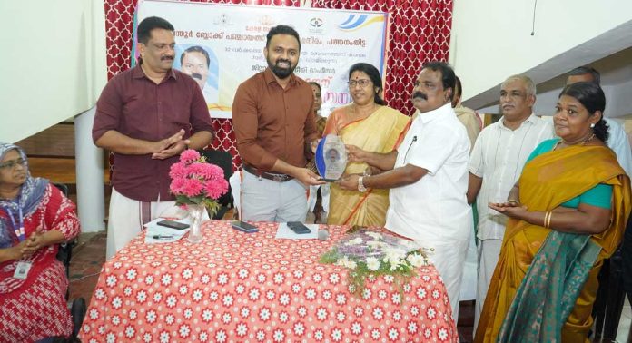 ജില്ലാ സാമൂഹ്യനീതി ഓഫീസര് ബി മോഹനന് യാത്രയയപ്പ് നല്കി ജില്ലാ സാമൂഹ്യനീതി ഓഫീസര് ബി മോഹനന് യാത്രയയപ്പ് നല്കി