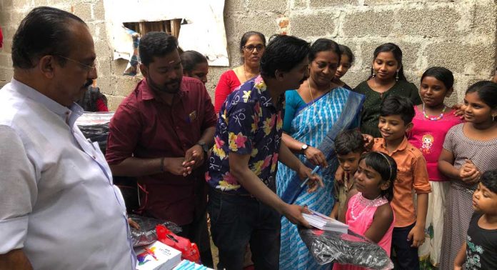 പഴവങ്ങാടി പൊക്കണം തൂക്ക് ലക്ഷംവീട് കോളനിയിലെ കുട്ടികൾക്ക് പഠനോപകരണങ്ങൾ വിതരണം ചെയ്തു പഴവങ്ങാടി പൊക്കണം തൂക്ക് ലക്ഷംവീട് കോളനിയിലെ കുട്ടികൾക്ക് പഠനോപകരണങ്ങൾ വിതരണം ചെയ്തു