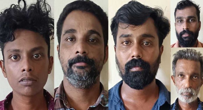 മുൻവിരോധത്താൽ വീടുകയറി കുരുമുളകുപൊടി വിതറിയും മാരകായുധങ്ങൾ ഉപയോഗിച്ചും ആക്രമണം : 6 പേർ പിടിയിൽ മുൻവിരോധത്താൽ വീടുകയറി കുരുമുളകുപൊടി വിതറിയും മാരകായുധങ്ങൾ ഉപയോഗിച്ചും ആക്രമണം : 6 പേർ പിടിയിൽ