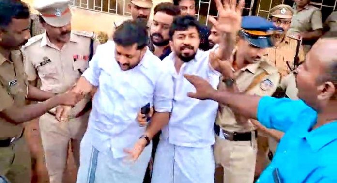 മണിയാർ ഡാമിന്റെ ഉടമ്പടി കരാർ അഴിമതി ; യൂത്ത് കോൺഗ്രസ് പ്രതിഷേധം മണിയാർ ഡാമിന്റെ ഉടമ്പടി കരാർ അഴിമതി ; യൂത്ത് കോൺഗ്രസ് പ്രതിഷേധം