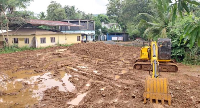 കോന്നി പേരൂർകുളം ഗവണ്മെന്റ് എൽ പി സ്കൂളിന് കെട്ടിടമില്ല കോന്നി പേരൂർകുളം ഗവണ്മെന്റ് എൽ പി സ്കൂളിന് കെട്ടിടമില്ല