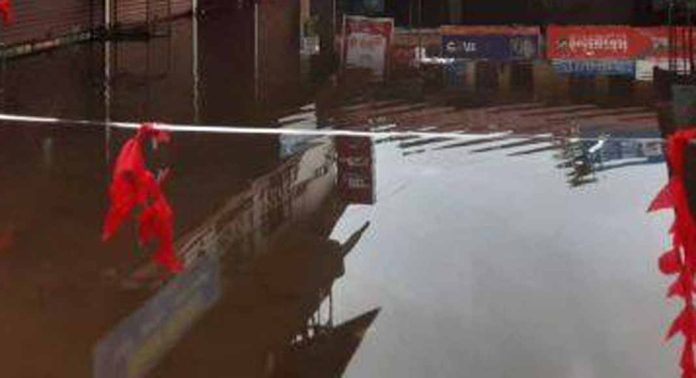 പമ്പ, മണിമല നദികളിൽ ജലനിരപ്പ് ഉയരുന്നു ; പടിഞ്ഞാറൻ മേഖലകള് വെള്ളപ്പൊക്ക ഭീഷണിയില് പമ്പ, മണിമല നദികളിൽ ജലനിരപ്പ് ഉയരുന്നു ; പടിഞ്ഞാറൻ മേഖലകള് വെള്ളപ്പൊക്ക ഭീഷണിയില്