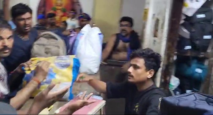 പിരിവ് കൊടുക്കാത്തതിന് ഭക്തരെ ഇളക്കിവിട്ട് ബിജെപി നേതാക്കൾ പ്രശ്നമുണ്ടാക്കി ; ആരോപണവുമായി കരാറുകാരൻ പിരിവ് കൊടുക്കാത്തതിന് ഭക്തരെ ഇളക്കിവിട്ട് ബിജെപി നേതാക്കൾ പ്രശ്നമുണ്ടാക്കി ; ആരോപണവുമായി കരാറുകാരൻ