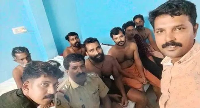 സ്ത്രീകളെ അടക്കം വീട്ടില് കയറി അക്രമിച്ചു ; ആറംഗ അക്രമിസംഘത്തെ കന്യാകുമാരിയില് നിന്ന് പിടികൂടി പന്തളം പോലീസ് സ്ത്രീകളെ അടക്കം വീട്ടില് കയറി അക്രമിച്ചു ; ആറംഗ അക്രമിസംഘത്തെ കന്യാകുമാരിയില് നിന്ന് പിടികൂടി പന്തളം പോലീസ്