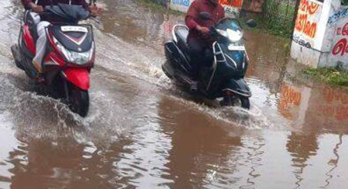 പെരിങ്ങരയിലെ വെള്ളക്കെട്ട് ; പ്രതിഷേധം ശക്തം പെരിങ്ങരയിലെ വെള്ളക്കെട്ട് ; പ്രതിഷേധം ശക്തം