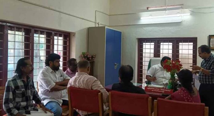 പെരിങ്ങരയിലെ വെള്ളക്കെട്ട്: പരിഹാരശ്രമം തുടങ്ങി പെരിങ്ങരയിലെ വെള്ളക്കെട്ട്: പരിഹാരശ്രമം തുടങ്ങി