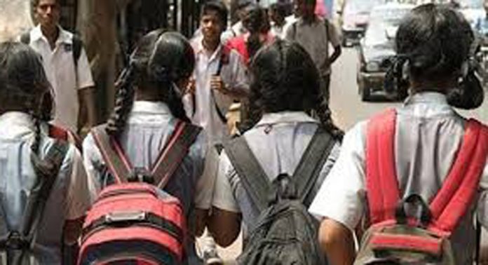 മലയോരമേഖലയിലെ കുട്ടികൾ പ്ലസ്വൺ പ്രവേശനത്തിന് ആവശ്യമായ സീറ്റുകളും കോഴ്സുകളുമില്ലാതെ വലയുന്നു മലയോരമേഖലയിലെ കുട്ടികൾ പ്ലസ്വൺ പ്രവേശനത്തിന് ആവശ്യമായ സീറ്റുകളും കോഴ്സുകളുമില്ലാതെ വലയുന്നു