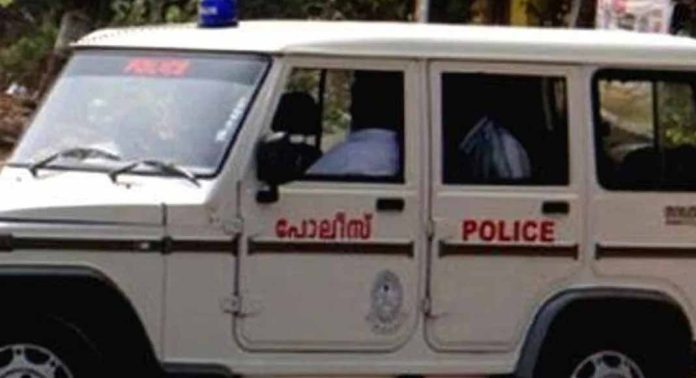 പത്തനംതിട്ടയിൽ തിയേറ്റർ കോംപ്ലക്സിനു മുകളിൽനിന്ന് കാൽ വഴുതിവീണ് ഓപ്പറേറ്റർ മരിച്ചു പത്തനംതിട്ടയിൽ തിയേറ്റർ കോംപ്ലക്സിനു മുകളിൽനിന്ന് കാൽ വഴുതിവീണ് ഓപ്പറേറ്റർ മരിച്ചു