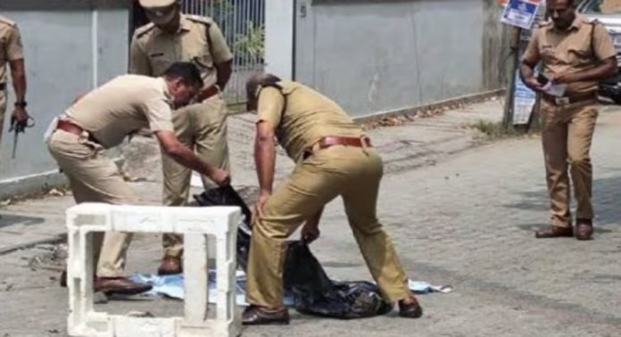 ഫ്ളാറ്റില് നിന്ന് കുഞ്ഞിനെ എറിഞ്ഞത് ആമസോൺ പാര്സല് കവറില് ; 3 പേരെ കേന്ദ്രീകരിച്ച് അന്വേഷണം ഫ്ളാറ്റില് നിന്ന് കുഞ്ഞിനെ എറിഞ്ഞത് ആമസോൺ പാര്സല് കവറില് ; 3 പേരെ കേന്ദ്രീകരിച്ച് അന്വേഷണം
