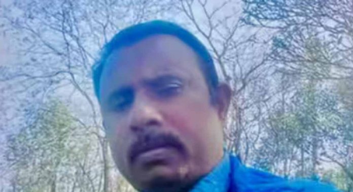 പത്തനംതിട്ടയില് കെഎസ്ആര്ടിസി ഡ്രൈവര് കുഴഞ്ഞുവീണ് മരിച്ചു പത്തനംതിട്ടയില് കെഎസ്ആര്ടിസി ഡ്രൈവര് കുഴഞ്ഞുവീണ് മരിച്ചു