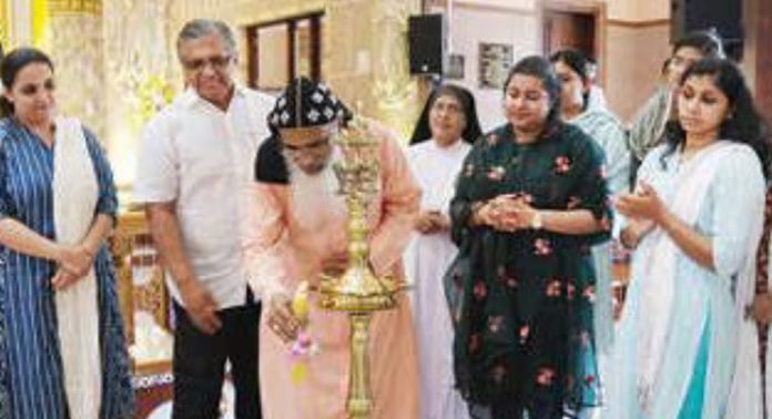 ചന്ദനപ്പള്ളി കത്തോലിക്കാ പള്ളിയിൽ തിരുശേഷിപ്പ് പ്രതിഷ്ഠ ഇന്ന് ചന്ദനപ്പള്ളി കത്തോലിക്കാ പള്ളിയിൽ തിരുശേഷിപ്പ് പ്രതിഷ്ഠ ഇന്ന്