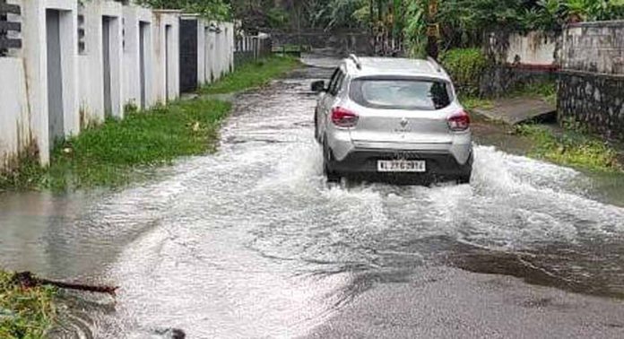 ശുചീകരണ പ്രവർത്തികൾ കൃത്യമായി നടന്നില്ല ; കോയിപ്രത്ത് ഗ്രാമീണ റോഡുകളിൽ വെള്ളക്കെട്ട് ശുചീകരണ പ്രവർത്തികൾ കൃത്യമായി നടന്നില്ല ; കോയിപ്രത്ത് ഗ്രാമീണ റോഡുകളിൽ വെള്ളക്കെട്ട്
