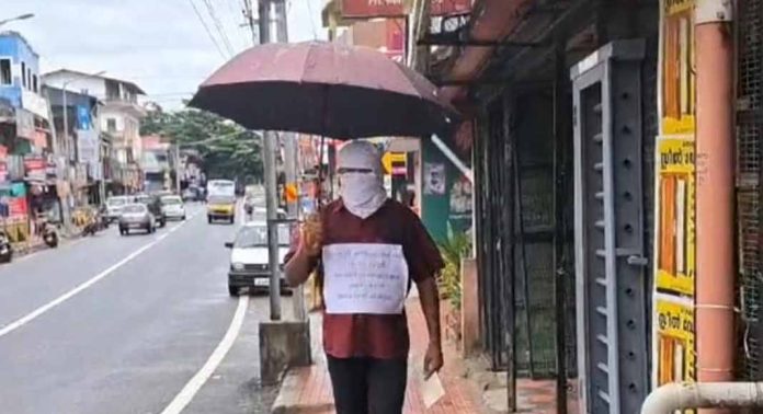 അങ്കണവാടിക്ക് ഭീഷണിയായി നിൽക്കുന്ന മരം മുറിച്ചു മാറ്റാത്തതിൽ പ്രതിഷേധിച്ച് രാജന്റെ ഒറ്റയാൾ സമരം അങ്കണവാടിക്ക് ഭീഷണിയായി നിൽക്കുന്ന മരം മുറിച്ചു മാറ്റാത്തതിൽ പ്രതിഷേധിച്ച് രാജന്റെ ഒറ്റയാൾ സമരം