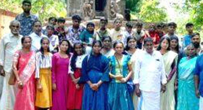 മുക്കട ശുഭാനന്ദാശ്രമം ബാലസംഘത്തിന്റെ നേതൃത്വത്തിൽ ആത്മീയ പഠനയാത്ര നടത്തി മുക്കട ശുഭാനന്ദാശ്രമം ബാലസംഘത്തിന്റെ നേതൃത്വത്തിൽ ആത്മീയ പഠനയാത്ര നടത്തി