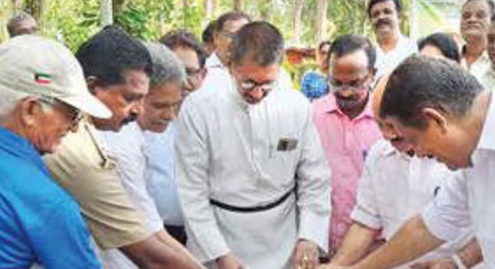 ‘ഹരിതം അരണ്യകം’ പദ്ധതിയുടെ രണ്ടാം ഘട്ടമായി മാലിന്യ നിർമാർജനയജ്ഞം ആരംഭിച്ചു ‘ഹരിതം അരണ്യകം’ പദ്ധതിയുടെ രണ്ടാം ഘട്ടമായി മാലിന്യ നിർമാർജനയജ്ഞം ആരംഭിച്ചു