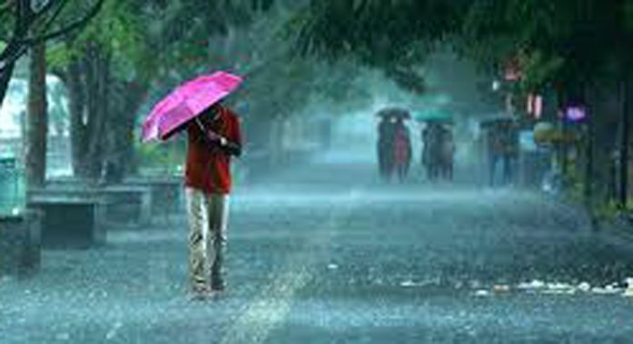 സംസ്ഥാനത്ത് ശക്തമായ മഴ, മൂന്ന് ജില്ലകളിൽ റെഡ് അലർട്ട് പുറപ്പെടുവിച്ചു, ജാഗ്രത പാലിക്കണമെന്ന് അറിയിപ്പ് സംസ്ഥാനത്ത് ശക്തമായ മഴ, മൂന്ന് ജില്ലകളിൽ റെഡ് അലർട്ട് പുറപ്പെടുവിച്ചു, ജാഗ്രത പാലിക്കണമെന്ന് അറിയിപ്പ്