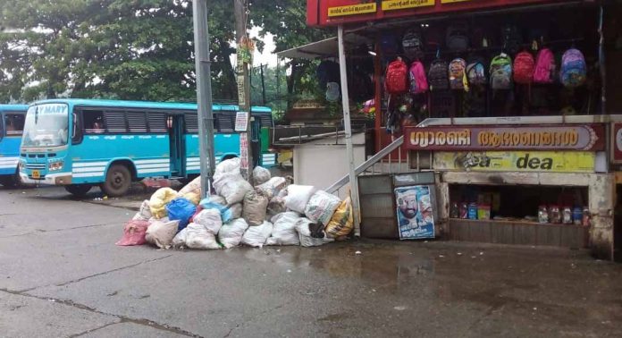 റാന്നി പഴവങ്ങാടി പഞ്ചായത്തിന്റെ മഴക്കാല പൂര്വ്വ ശുചീകരണം പ്രഹസനം റാന്നി പഴവങ്ങാടി പഞ്ചായത്തിന്റെ മഴക്കാല പൂര്വ്വ ശുചീകരണം പ്രഹസനം