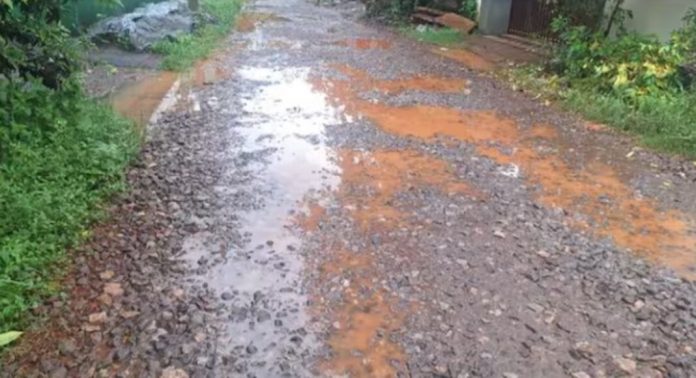 കോടതി അനുവദിച്ച സമയവും കഴിയുന്നു ; ജനങ്ങൾക്ക് ദുരിതമായി ഒരു റോഡ് ; പണി പൂര്ത്തിയാക്കാതെ കരാറുകാരനും ഉദ്യോഗസ്ഥരും കോടതി അനുവദിച്ച സമയവും കഴിയുന്നു ; ജനങ്ങൾക്ക് ദുരിതമായി ഒരു റോഡ് ; പണി പൂര്ത്തിയാക്കാതെ കരാറുകാരനും ഉദ്യോഗസ്ഥരും