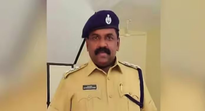ഗുണ്ടയുടെ വിരുന്നിൽ പങ്കെടുത്ത ഡിവൈഎസ്പി എംജി സാബുവിനെ സസ്പെൻഡ് ചെയ്തു ഗുണ്ടയുടെ വിരുന്നിൽ പങ്കെടുത്ത ഡിവൈഎസ്പി എംജി സാബുവിനെ സസ്പെൻഡ് ചെയ്തു
