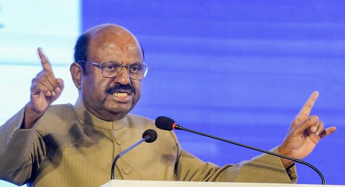 രണ്ട് തവണ ആനന്ദബോസിൽ നിന്ന് പീഡനശ്രമമുണ്ടായെന്ന് പരാതിക്കാരി ; ഗവർണ്ണർ കേരളത്തിലേക്ക് ഒളിച്ചോടിയെന്ന് തൃണമൂല് രണ്ട് തവണ ആനന്ദബോസിൽ നിന്ന് പീഡനശ്രമമുണ്ടായെന്ന് പരാതിക്കാരി ; ഗവർണ്ണർ കേരളത്തിലേക്ക് ഒളിച്ചോടിയെന്ന് തൃണമൂല്