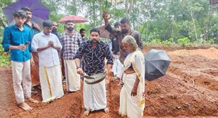 ചങ്ങാതിക്കൂട്ടം നിർമിക്കുന്ന വീടിന് തറക്കല്ലിട്ടു ചങ്ങാതിക്കൂട്ടം നിർമിക്കുന്ന വീടിന് തറക്കല്ലിട്ടു
