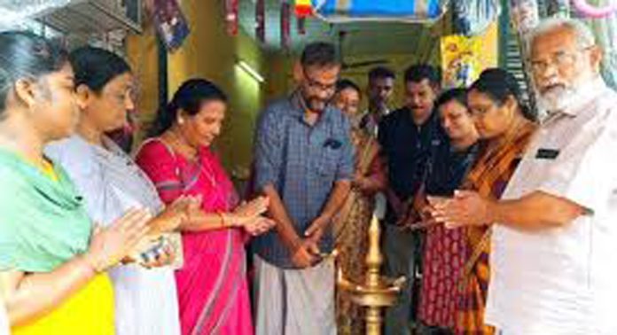ഇരവിപേരൂർ ജംഗ്ഷനിൽ കൺസ്യൂമർ ഫെഡിന്റെ സ്റ്റുഡന്റ് മാർക്കറ്റ് തുറന്നു ഇരവിപേരൂർ ജംഗ്ഷനിൽ കൺസ്യൂമർ ഫെഡിന്റെ സ്റ്റുഡന്റ് മാർക്കറ്റ് തുറന്നു