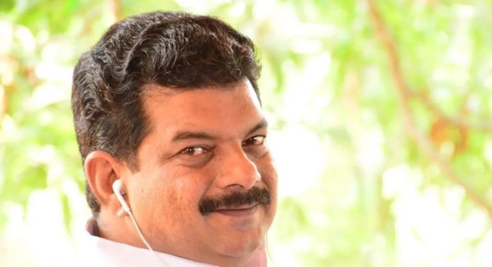 അനധികൃത റിസോര്ട്ടില് ബാര് ഒരുക്കി ലഹരിപാര്ട്ടി; പി.വി അന്വര് എം.എല്.എക്കെതിരെ കേസെടുക്കണമെന്ന പരാതിയില് ആഭ്യന്തര അഡീഷണല് ചീഫ് സെക്രട്ടറി തെളിവെടുത്തു അനധികൃത റിസോര്ട്ടില് ബാര് ഒരുക്കി ലഹരിപാര്ട്ടി; പി.വി അന്വര് എം.എല്.എക്കെതിരെ കേസെടുക്കണമെന്ന പരാതിയില് ആഭ്യന്തര അഡീഷണല് ചീഫ് സെക്രട്ടറി തെളിവെടുത്തു