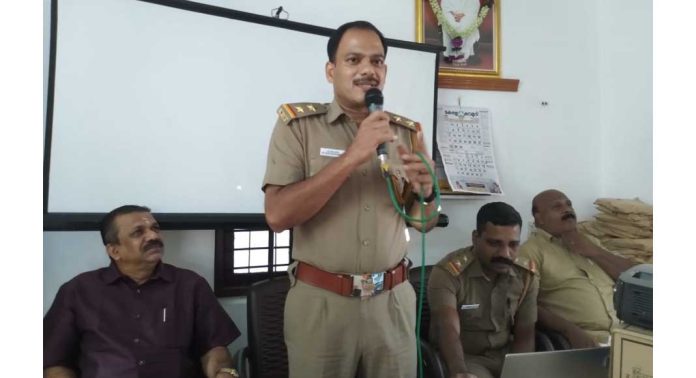 ഇളമണ്ണൂർ എസ്എൻഡിപി ശാഖാ യോഗത്തിന്റെ നേതൃത്വത്തിൽ റോഡ് സുരക്ഷാ ബോധവൽക്കരണ ക്ലാസ് നടത്തി ഇളമണ്ണൂർ എസ്എൻഡിപി ശാഖാ യോഗത്തിന്റെ നേതൃത്വത്തിൽ റോഡ് സുരക്ഷാ ബോധവൽക്കരണ ക്ലാസ് നടത്തി
