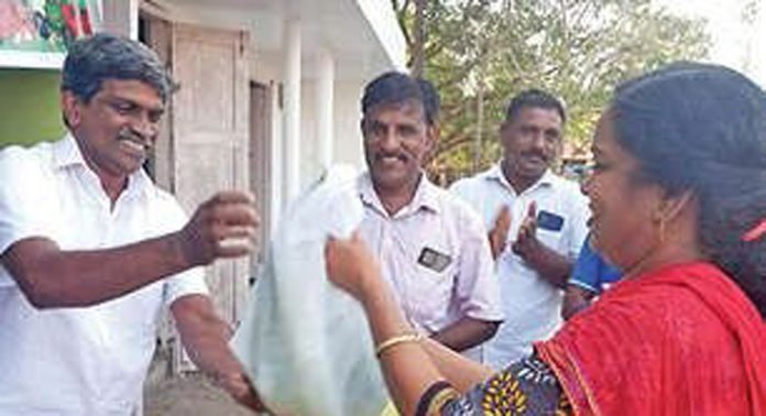 ഗ്രോ മോർ അഗ്രിടെക് കർഷകക്കൂട്ടായ്മയുടെ പച്ചക്കറിവിപണനകേന്ദ്രം തുടങ്ങി ഗ്രോ മോർ അഗ്രിടെക് കർഷകക്കൂട്ടായ്മയുടെ പച്ചക്കറിവിപണനകേന്ദ്രം തുടങ്ങി