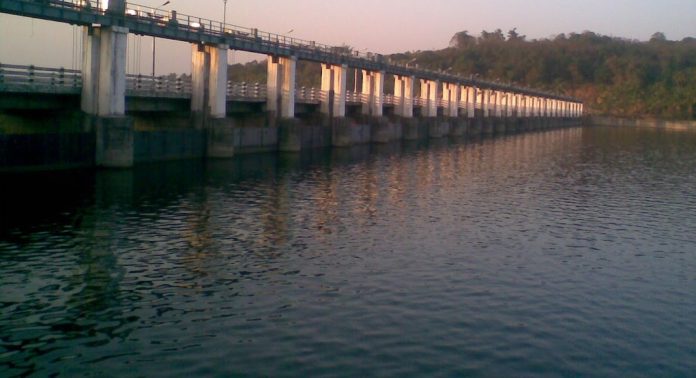 ഭാരതപ്പുഴയിൽ നീരൊഴുക്ക് വർധിച്ചു ; വെള്ളിയാങ്കല്ലിൽ ഷട്ടറുകൾ ഉയർത്തി, ജാഗ്രത വേണമെന്ന് അധികൃതർ ഭാരതപ്പുഴയിൽ നീരൊഴുക്ക് വർധിച്ചു ; വെള്ളിയാങ്കല്ലിൽ ഷട്ടറുകൾ ഉയർത്തി, ജാഗ്രത വേണമെന്ന് അധികൃതർ
