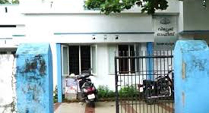 പാറമട ആരംഭിക്കാനുള്ള നീക്കത്തിനെതിരെ നടപടി ആവശ്യപ്പെട്ട് ചെമ്മാനി നിവാസികൾ മലയാലപ്പുഴ വില്ലേജ് ഓഫീസർക്ക് പരാതി നല്കി പാറമട ആരംഭിക്കാനുള്ള നീക്കത്തിനെതിരെ നടപടി ആവശ്യപ്പെട്ട് ചെമ്മാനി നിവാസികൾ മലയാലപ്പുഴ വില്ലേജ് ഓഫീസർക്ക് പരാതി നല്കി