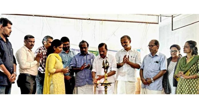 കോണ്ഗ്രസിന്റെയും സെന്ട്രല് ട്രാവന്കോര് സര്ജിക്കല് ക്ലബ്ബിന്റെയും നേതൃത്വത്തില് തൈറോയ്ഡ് ബോധവത്ക്കരണ സെമിനാര് നടത്തി കോണ്ഗ്രസിന്റെയും സെന്ട്രല് ട്രാവന്കോര് സര്ജിക്കല് ക്ലബ്ബിന്റെയും നേതൃത്വത്തില് തൈറോയ്ഡ് ബോധവത്ക്കരണ സെമിനാര് നടത്തി