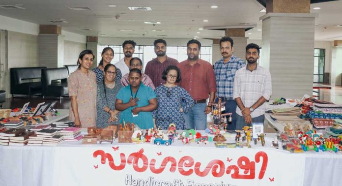ആത്മവിശ്വാസത്തിന്റെ നേര്ക്കാഴ്ചയായി സൈബര്പാര്ക്കിലെ സര്ഗശേഷി പ്രദര്ശനം ആത്മവിശ്വാസത്തിന്റെ നേര്ക്കാഴ്ചയായി സൈബര്പാര്ക്കിലെ സര്ഗശേഷി പ്രദര്ശനം