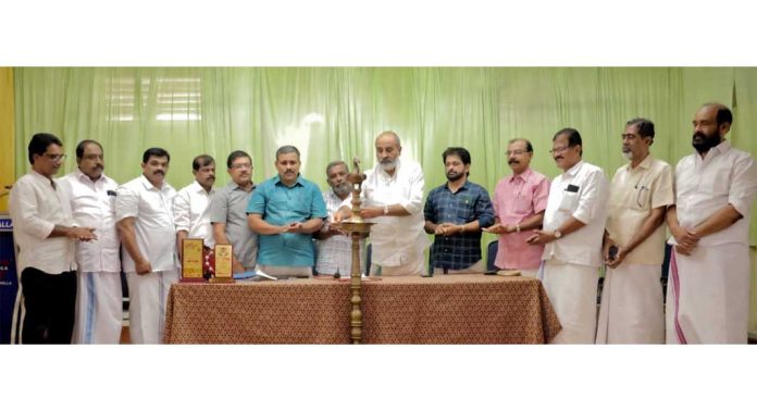 നേരിന്റെ വഴിയെ സഞ്ചരിച്ച് നന്മയ്ക്കുവേണ്ടി നിലനിൽക്കുക : അഡ്വ. മാത്യു റ്റി. തോമസ് എം.എൽ.എ നേരിന്റെ വഴിയെ സഞ്ചരിച്ച് നന്മയ്ക്കുവേണ്ടി നിലനിൽക്കുക : അഡ്വ. മാത്യു റ്റി. തോമസ് എം.എൽ.എ