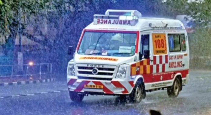 ശമ്പളം വൈകുന്നു ; 108 ആംബുലൻസ് ജീവനക്കാർ സമരത്തിൽ ; ആശുപത്രികളിൽ നിന്നുള്ള ട്രിപ്പുകൾ എടുക്കില്ല ശമ്പളം വൈകുന്നു ; 108 ആംബുലൻസ് ജീവനക്കാർ സമരത്തിൽ ; ആശുപത്രികളിൽ നിന്നുള്ള ട്രിപ്പുകൾ എടുക്കില്ല