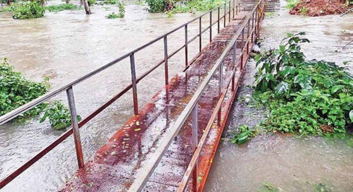 ചത്തിയറ അനുബന്ധ റോഡിനും പാലത്തിനും വീതികൂട്ടണം ചത്തിയറ അനുബന്ധ റോഡിനും പാലത്തിനും വീതികൂട്ടണം