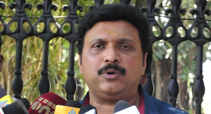 ആലുവയിൽ നോ പാർക്കിങ് ബോർഡുകൾ നീക്കിയ സംഭവം ; അടിയന്തരമായി നടപടി സ്വീകരിക്കാൻ ഗതാഗത മന്ത്രി ആലുവയിൽ നോ പാർക്കിങ് ബോർഡുകൾ നീക്കിയ സംഭവം ; അടിയന്തരമായി നടപടി സ്വീകരിക്കാൻ ഗതാഗത മന്ത്രി