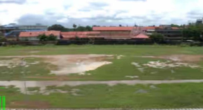 കോട്ടയം നെഹ്റു സ്റ്റേഡിയം സംരക്ഷിക്കപെടാതെ കാട് കയറി നശിക്കുന്നു കോട്ടയം നെഹ്റു സ്റ്റേഡിയം സംരക്ഷിക്കപെടാതെ കാട് കയറി നശിക്കുന്നു