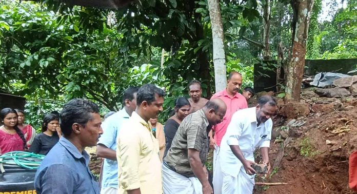 ജനകീയ സഹകരണത്തോടെ കുന്നന്താനം കാരക്കാട് ലക്ഷം വീട് കോളനിയിലെ സംരക്ഷണ ഭിത്തി കെട്ടി ജനകീയ സഹകരണത്തോടെ കുന്നന്താനം കാരക്കാട് ലക്ഷം വീട് കോളനിയിലെ സംരക്ഷണ ഭിത്തി കെട്ടി