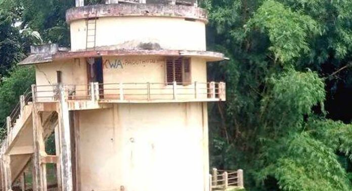 പ്രളയത്തിൽ പടുതോട് പമ്പ് ഹൗസിന് സമീപം അടിഞ്ഞുകൂടിയ മാലിന്യം ഇനിയും നീക്കംചെയ്തില്ല പ്രളയത്തിൽ പടുതോട് പമ്പ് ഹൗസിന് സമീപം അടിഞ്ഞുകൂടിയ മാലിന്യം ഇനിയും നീക്കംചെയ്തില്ല