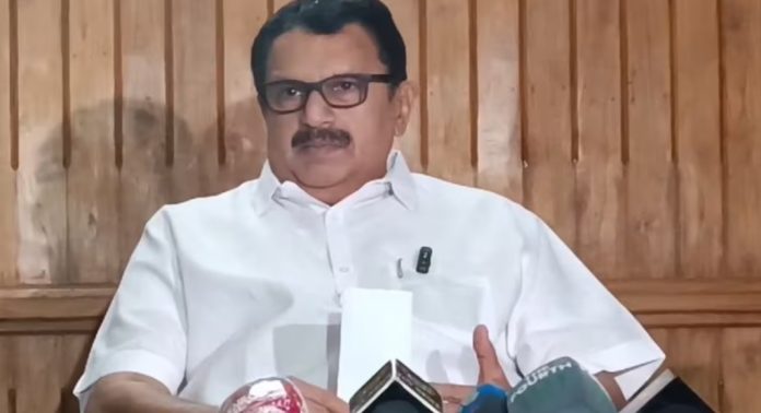 പൊതുപ്രവര്ത്തനത്തില്നിന്ന് വിട്ടുനില്ക്കല് ; അന്തിമ തീരുമാനം മുരളീധരന് തിങ്കളാഴ്ച പ്രഖ്യാപിക്കും പൊതുപ്രവര്ത്തനത്തില്നിന്ന് വിട്ടുനില്ക്കല് ; അന്തിമ തീരുമാനം മുരളീധരന് തിങ്കളാഴ്ച പ്രഖ്യാപിക്കും