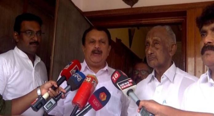 തൃശ്ശൂരിലെ തോൽവി പഠിക്കാനുള്ള കോൺഗ്രസ് സമിതി കെ മുരളീധരനെ സന്ദർശിച്ചു തൃശ്ശൂരിലെ തോൽവി പഠിക്കാനുള്ള കോൺഗ്രസ് സമിതി കെ മുരളീധരനെ സന്ദർശിച്ചു