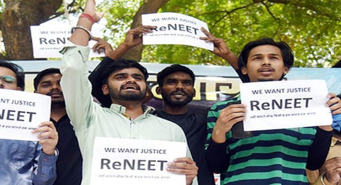 നീറ്റ് പരീക്ഷ ക്രമക്കേട് : 68 ചോദ്യപേപ്പറുകൾ കത്തിച്ച നിലയിൽ കണ്ടെത്തി ; നിർണായക തെളിവ് നല്കി ബിഹാർ പോലീസ് നീറ്റ് പരീക്ഷ ക്രമക്കേട് : 68 ചോദ്യപേപ്പറുകൾ കത്തിച്ച നിലയിൽ കണ്ടെത്തി ; നിർണായക തെളിവ് നല്കി ബിഹാർ പോലീസ്