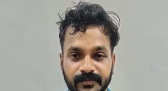 15 കാരന് മർദനം ; പേരാമ്പ്രയിൽ അച്ഛനും രണ്ടാം ഭാര്യയും അറസ്റ്റിൽ 15 കാരന് മർദനം ; പേരാമ്പ്രയിൽ അച്ഛനും രണ്ടാം ഭാര്യയും അറസ്റ്റിൽ