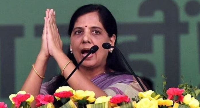‘കോടതി നടപടികളുടെ വീഡിയോ സോഷ്യൽ മീഡിയയിൽ നിന്ന് നീക്കം ചെയ്യണം’ ; സുനിത കെജ്രിവാളിന് നോട്ടീസ് ‘കോടതി നടപടികളുടെ വീഡിയോ സോഷ്യൽ മീഡിയയിൽ നിന്ന് നീക്കം ചെയ്യണം’ ; സുനിത കെജ്രിവാളിന് നോട്ടീസ്