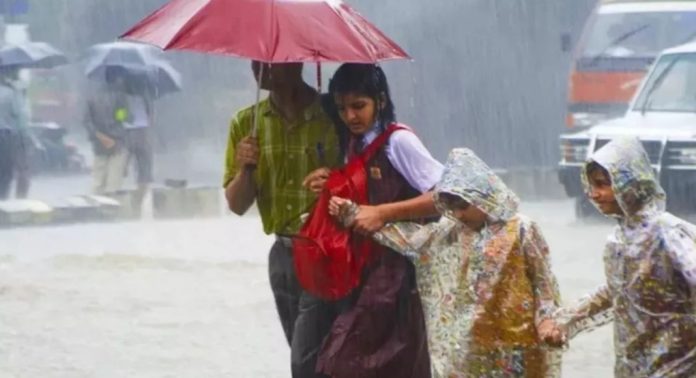 കനത്ത മഴ ; സ്കൂള് തുറക്കുന്നത് നീട്ടണമെന്ന് ആവശ്യവുമായി സ്കൂള് മാനേജ്മെന്റ് അസോസിയേഷന് കനത്ത മഴ ; സ്കൂള് തുറക്കുന്നത് നീട്ടണമെന്ന് ആവശ്യവുമായി സ്കൂള് മാനേജ്മെന്റ് അസോസിയേഷന്