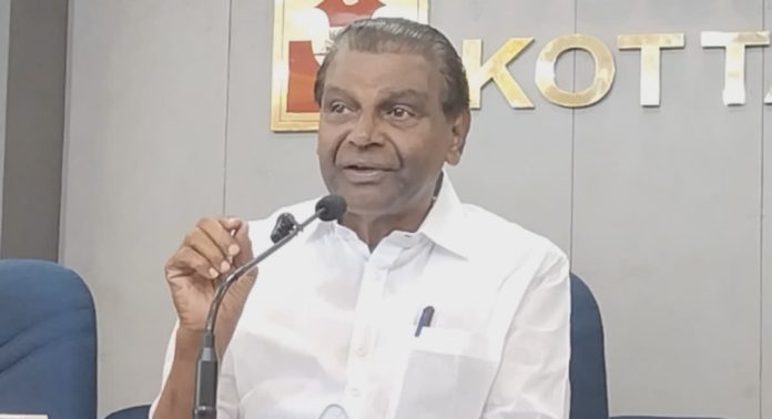 ഖദറാണ് ശരിയെന്ന് തിരുവഞ്ചൂർ രാധാകൃഷ്ണൻ ; ഖദർ വസ്ത്രം കോൺഗ്രസ് സംസ്കാരത്തിന്റെ ഭാഗം ഖദറാണ് ശരിയെന്ന് തിരുവഞ്ചൂർ രാധാകൃഷ്ണൻ ; ഖദർ വസ്ത്രം കോൺഗ്രസ് സംസ്കാരത്തിന്റെ ഭാഗം